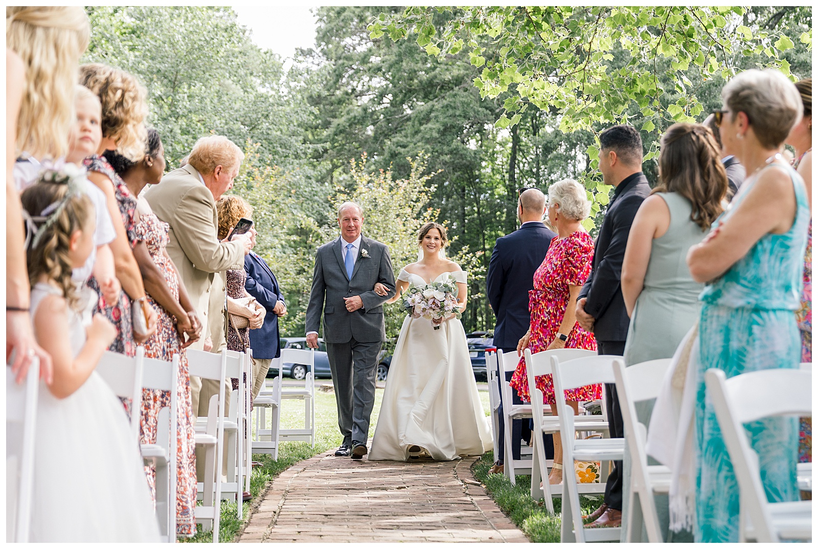 Virginia Cliffe Inn Wedding by Michael and Jasmine Photography